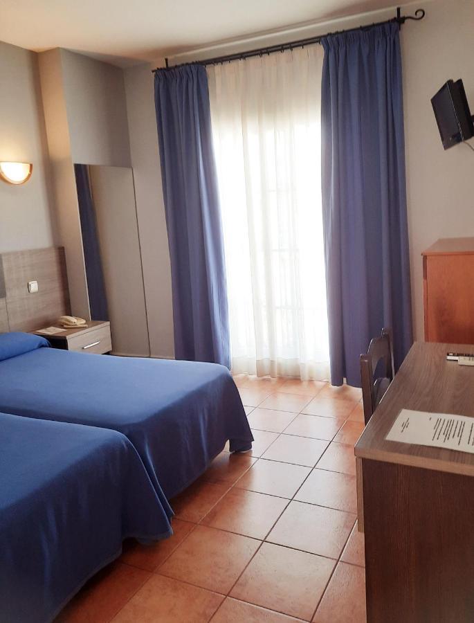 Hostal La Colonia Marbella Exterior photo