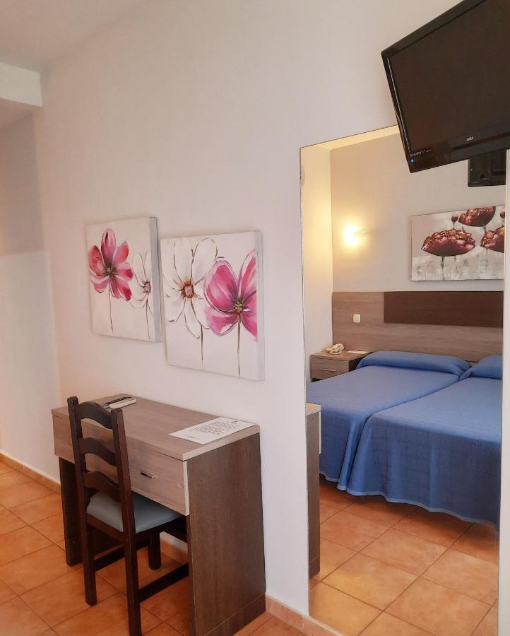 Hostal La Colonia Marbella Exterior photo
